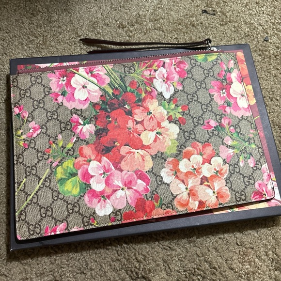 Gucci Floral Clutch - Picture 1 of 4